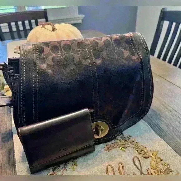 Coach Handbags - Vintage Coach Purse and wallet
